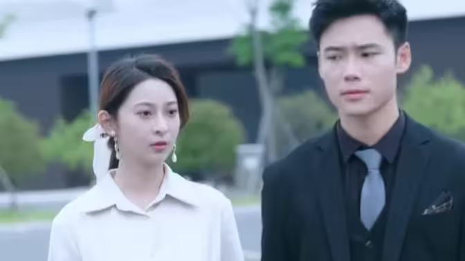 逆天龙皇 （退婚后六大国民女神悔疯了） 第1-30集